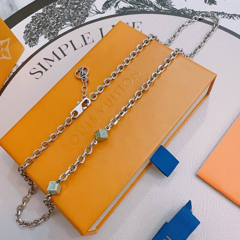 LV Necklace 04yxh115